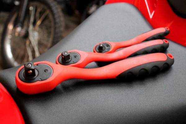outils indispensables entretien moto