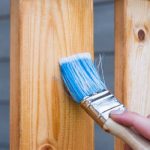 Quel vernis pour protéger les boiseries extérieures ?