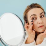 Sérum anti-taches : comment bien le choisir et l&rsquo;utiliser ?